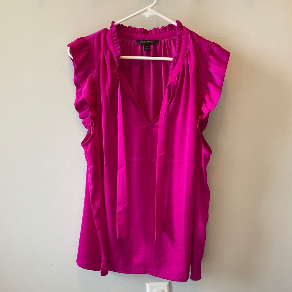 Banana Republic fuschia sleeveless blouse, sz XL